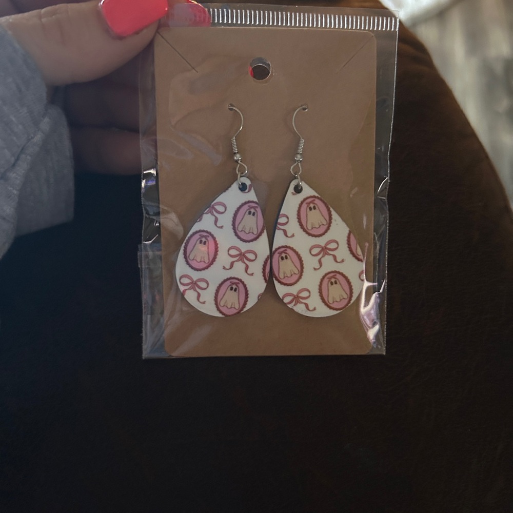 Teardrop Earrings with Pink Bow Design